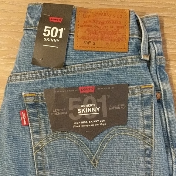 NWT Levi 501 High Rise Skinny Leg - Picture 2 of 3